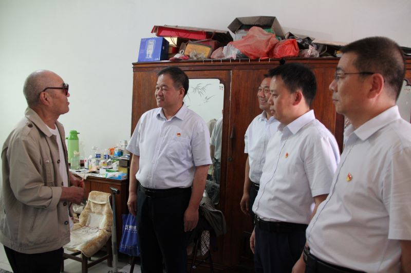 博農(nóng)集團(tuán)領(lǐng)導(dǎo)走訪慰問(wèn)老黨員、困難黨員