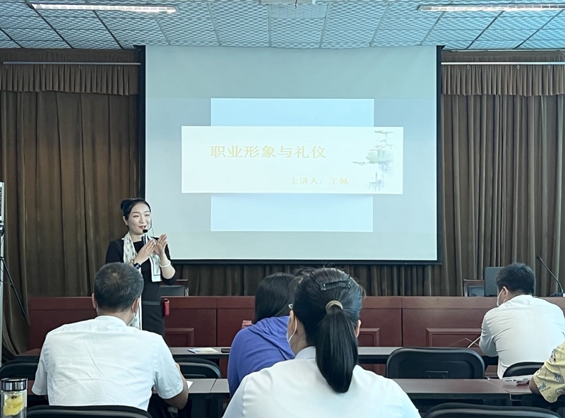 博農集團機關開展職工文明禮儀養(yǎng)成主題活動